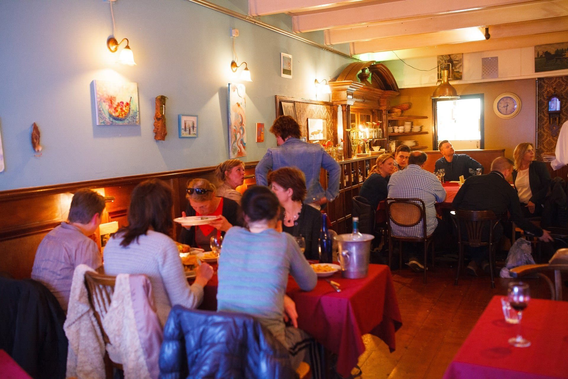 Gezellig aanschuiven bij Unia 12