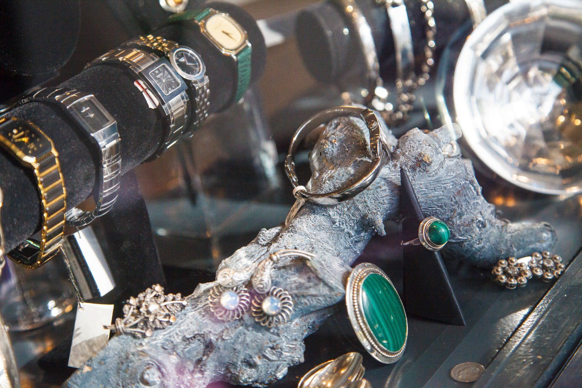 Spullen verpanden? Let op de rente!