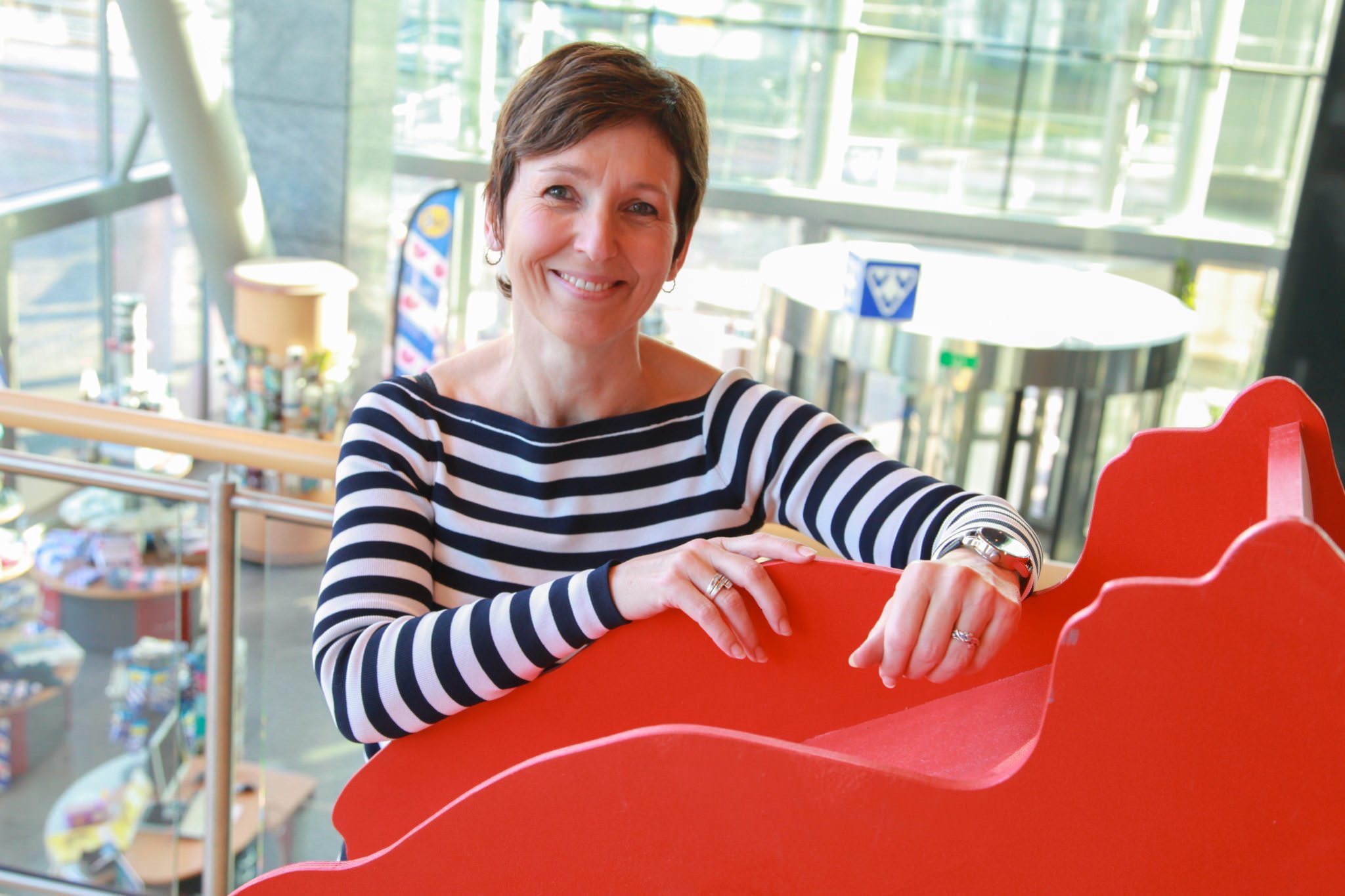 Ieteke Kloppenburg, op haar plek bij VVV Leeuwarden