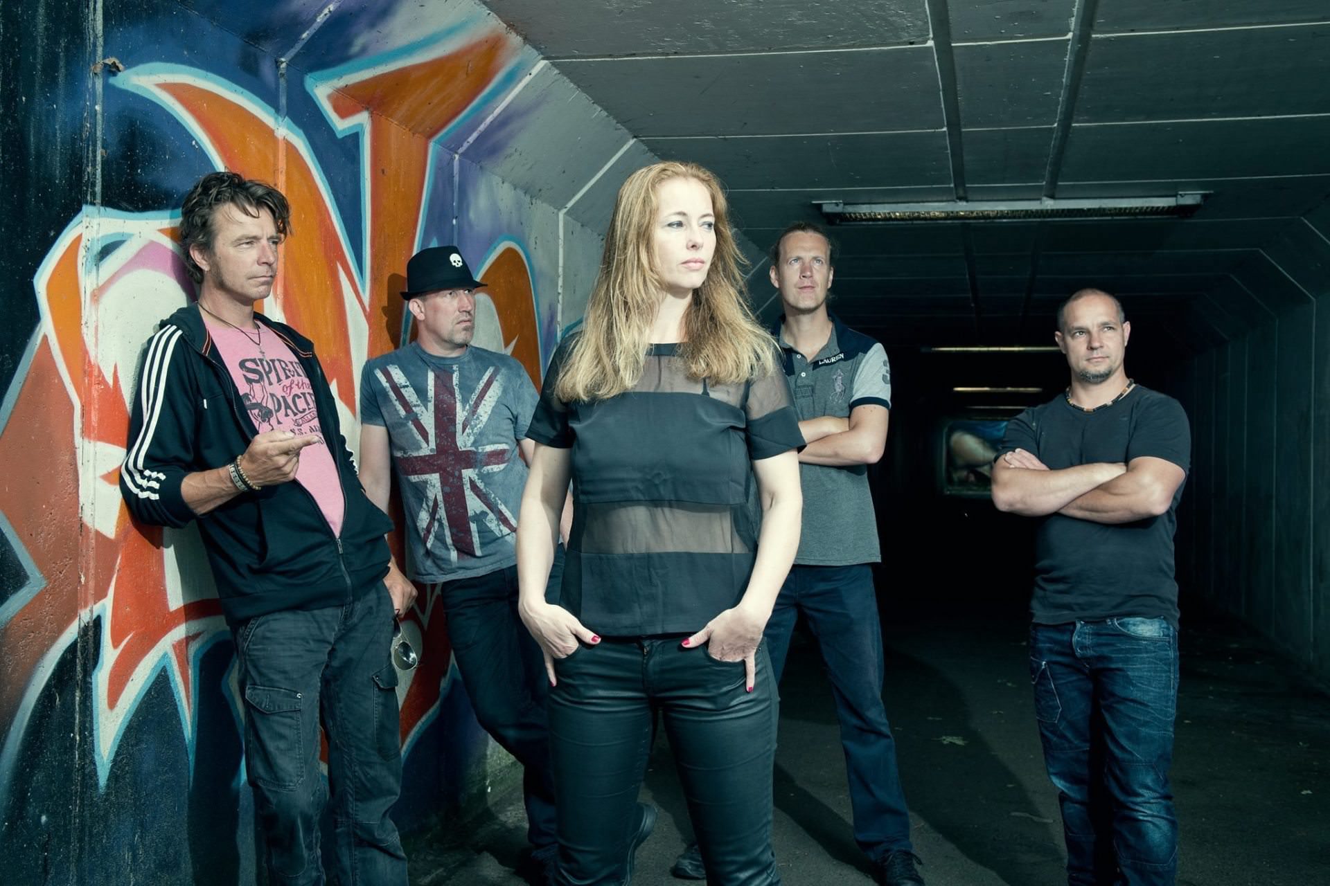 Het Scooter'S dak gaat eraf met Electric Eva!