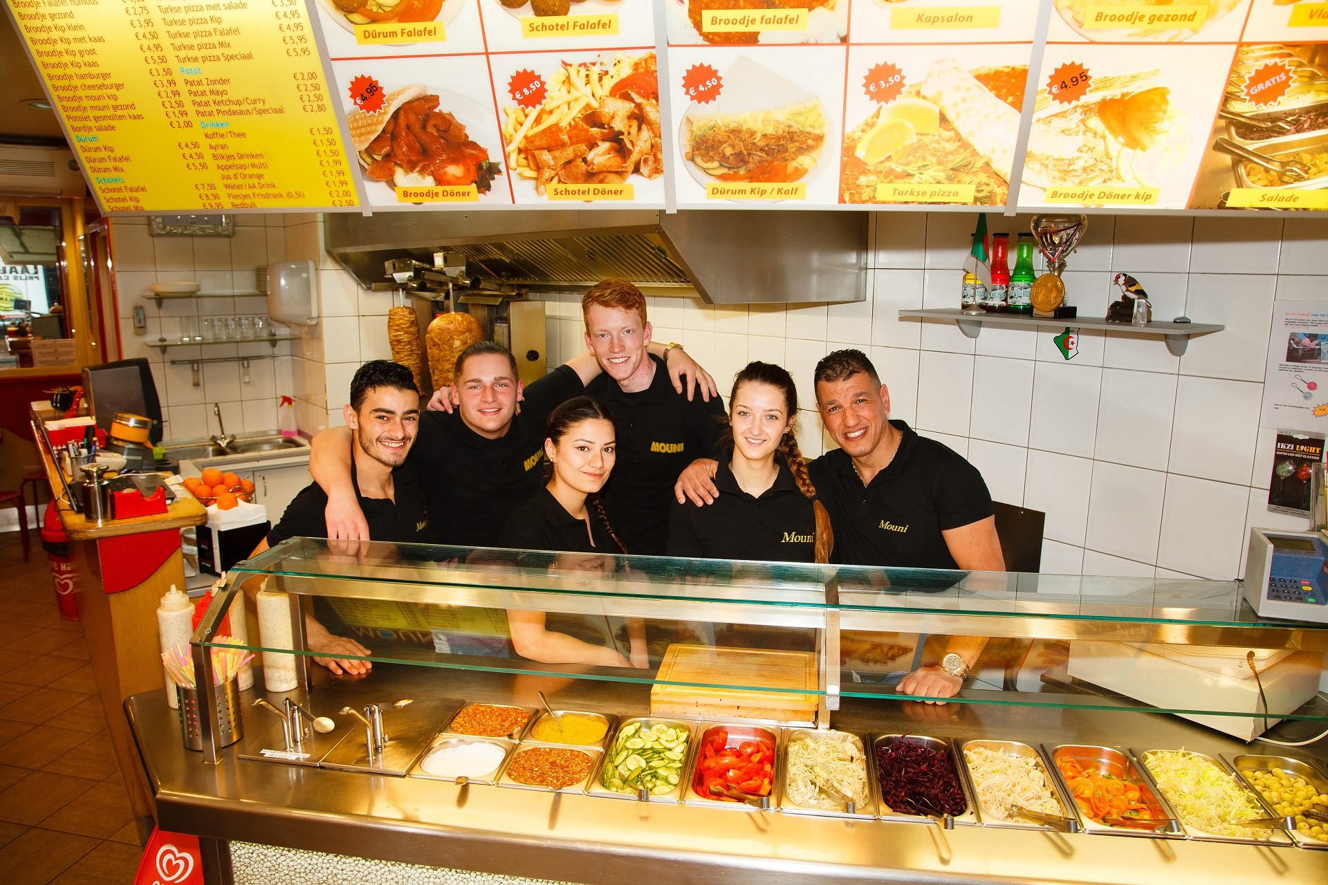 Niet voor niets al 2x de beste kapsalon van Nederland: Falafel Mouni