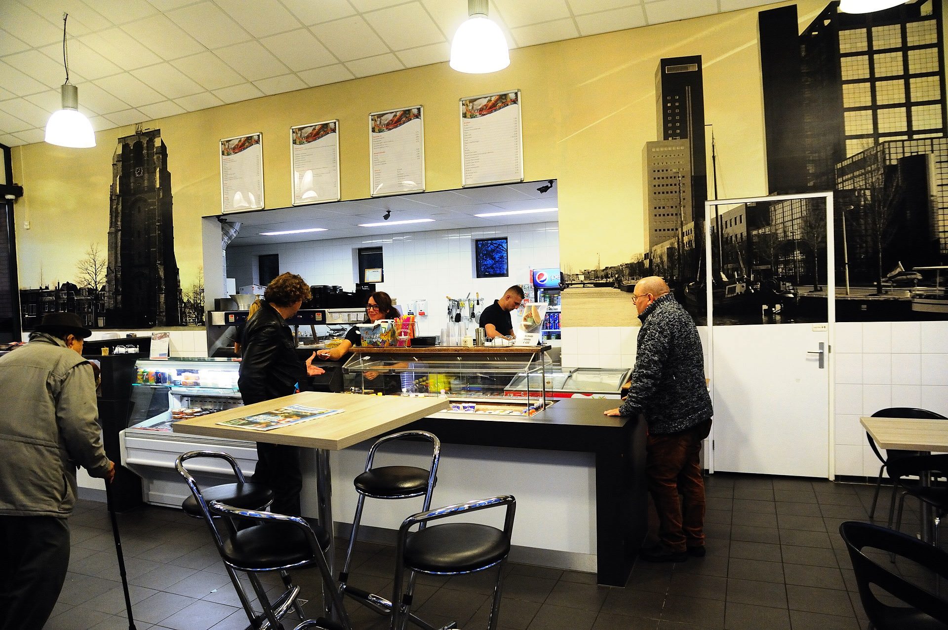 Welkom bij de gezelligste viszaak van Leeuwarden: Hollander's Nieuwe