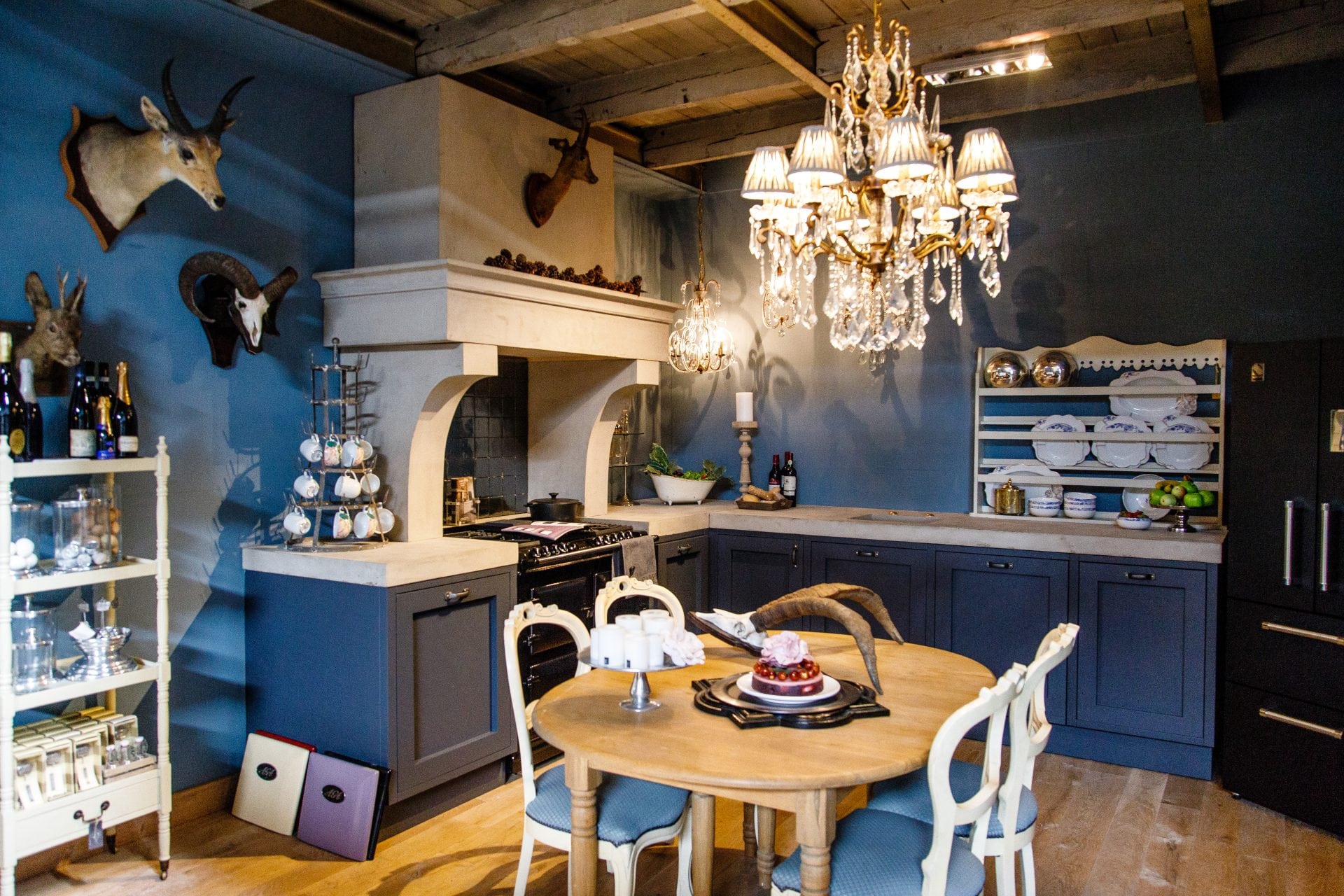 Stoere en chique badkamers en keukens