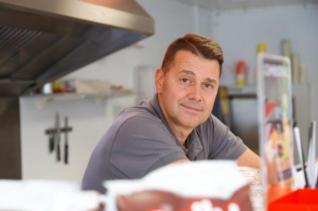 Dino Michidis: nieuwe eigenaar van Cafetaria Nylan