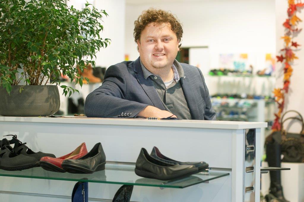 Schlichting’s service voor senioren: thuis schoenen passen