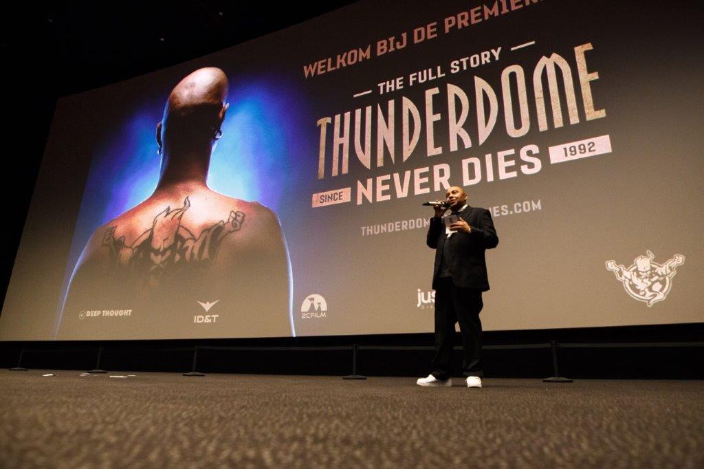 Kale koppen, trainingspakken en harde beats: 25 jaar Thunderdome