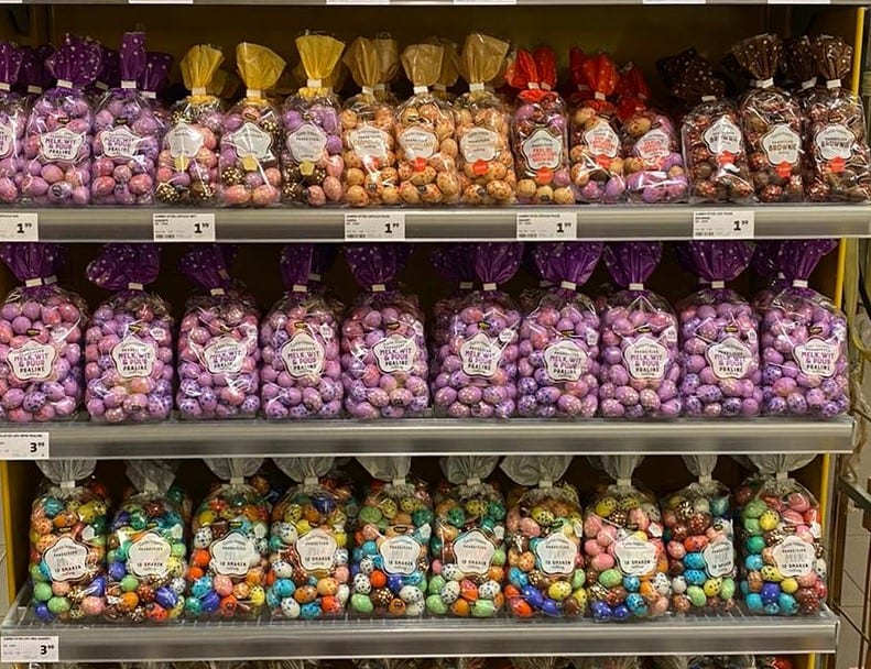 Paaseitjes alweer in de schappen