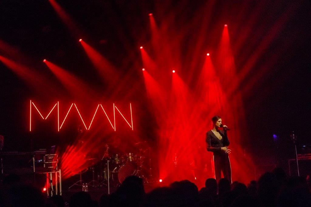 Zangeres Maan treedt op in Leeuwarden