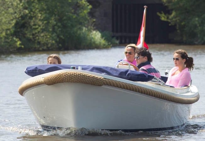 Lekker een middagje varen met één van de boten van Alde Feanen!