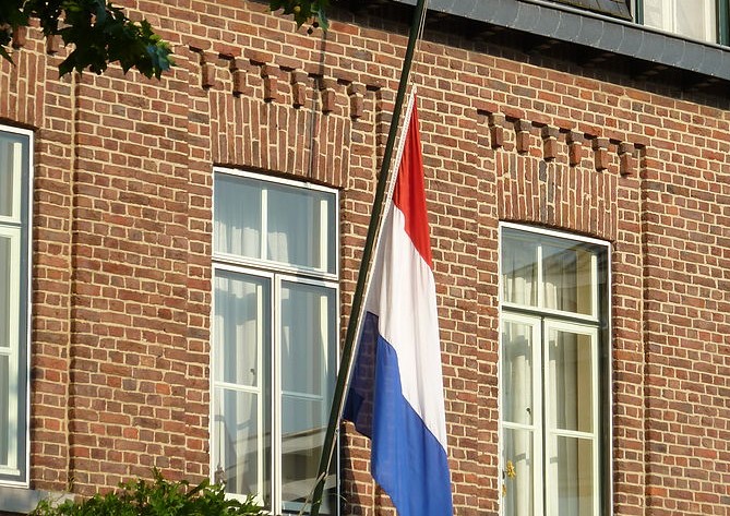 Friesland College, Friese Poort en NHL Stenden ook vlaggen halfstok