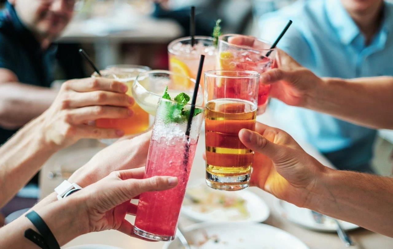 Maak zelf cocktails met recepten die op de cocktailshaker staan!