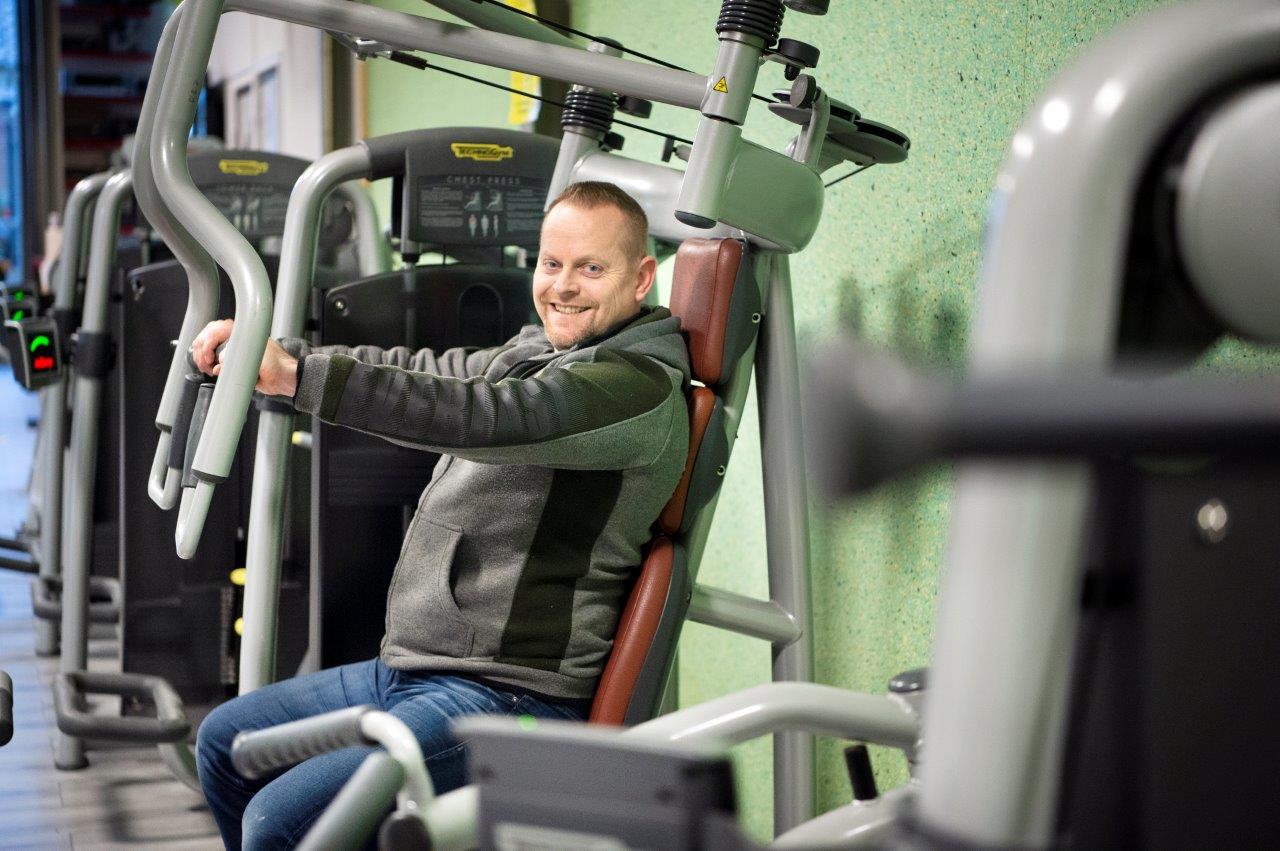 Hoe blijf je fit tijdens de coronacrisis? Chris Douma van Fit Fryslan geeft tips!