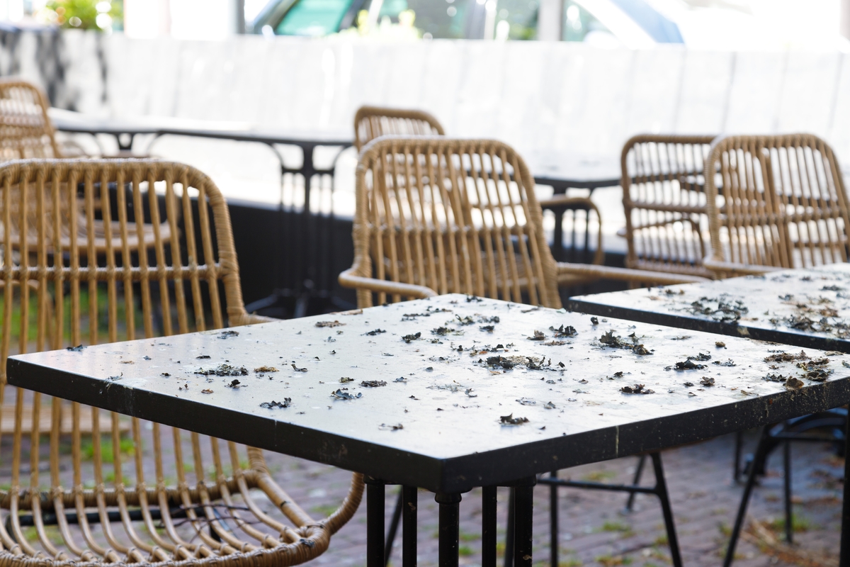 Friese horeca houdt alternatieve actie; alle stoelen en tafels op de kop