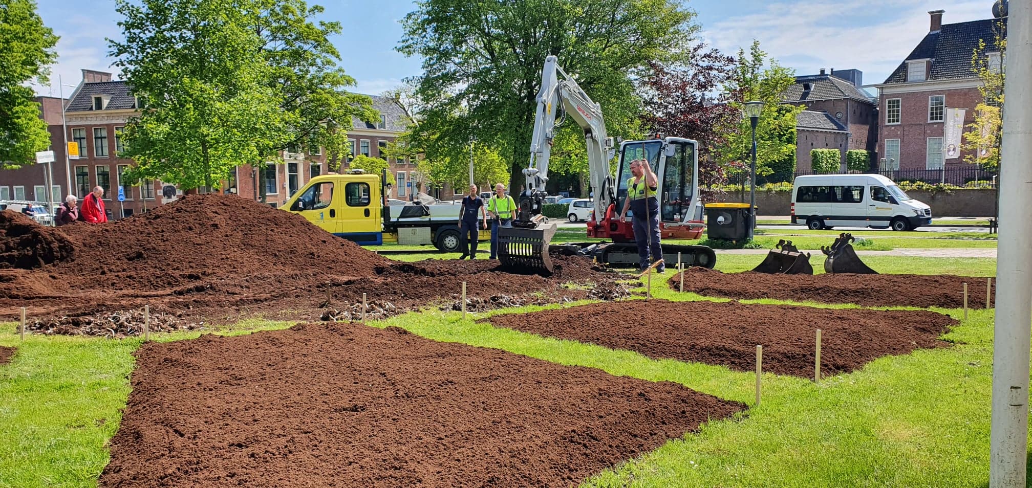 Kinderen leggen eetbare tuin aan bij Historisch Centrum Leeuwarden