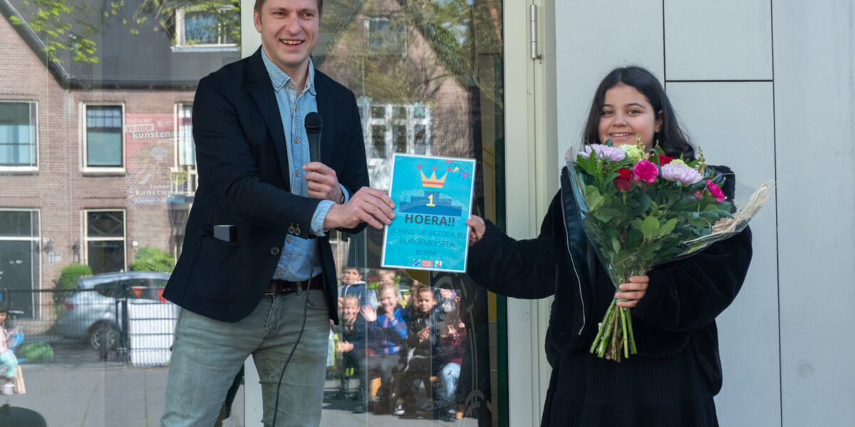 11-jarige Irem Esinti eerste Kinderdichter van gemeente Leeuwarden