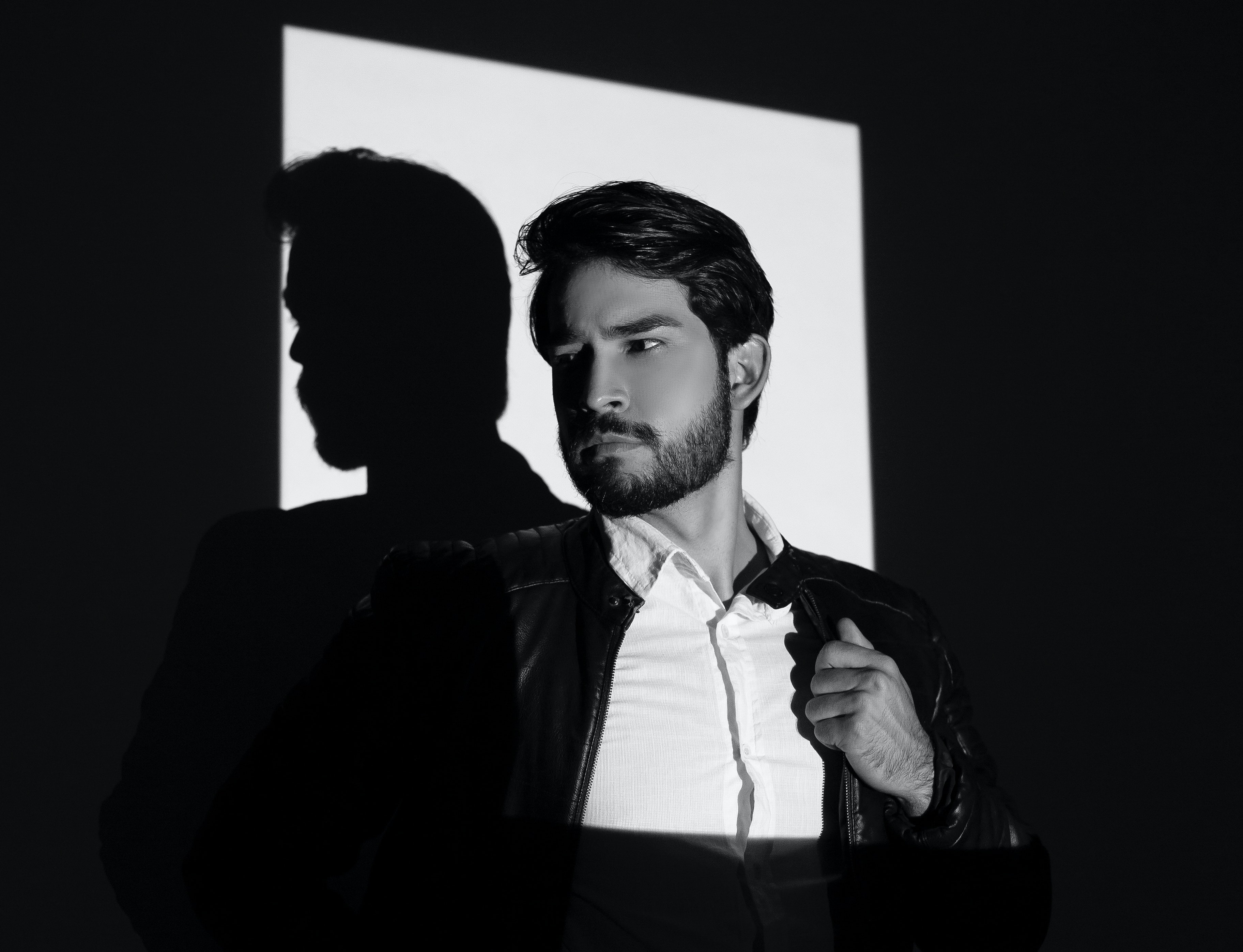 Een op de tien mannen gebruikt de make-up van zijn vrouw