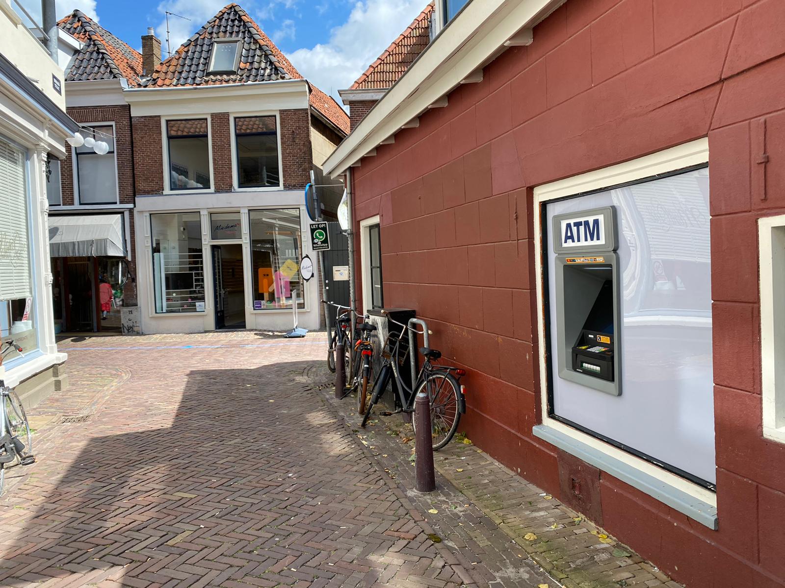 Kleine Kerkstraat heeft nieuw pinautomaat
