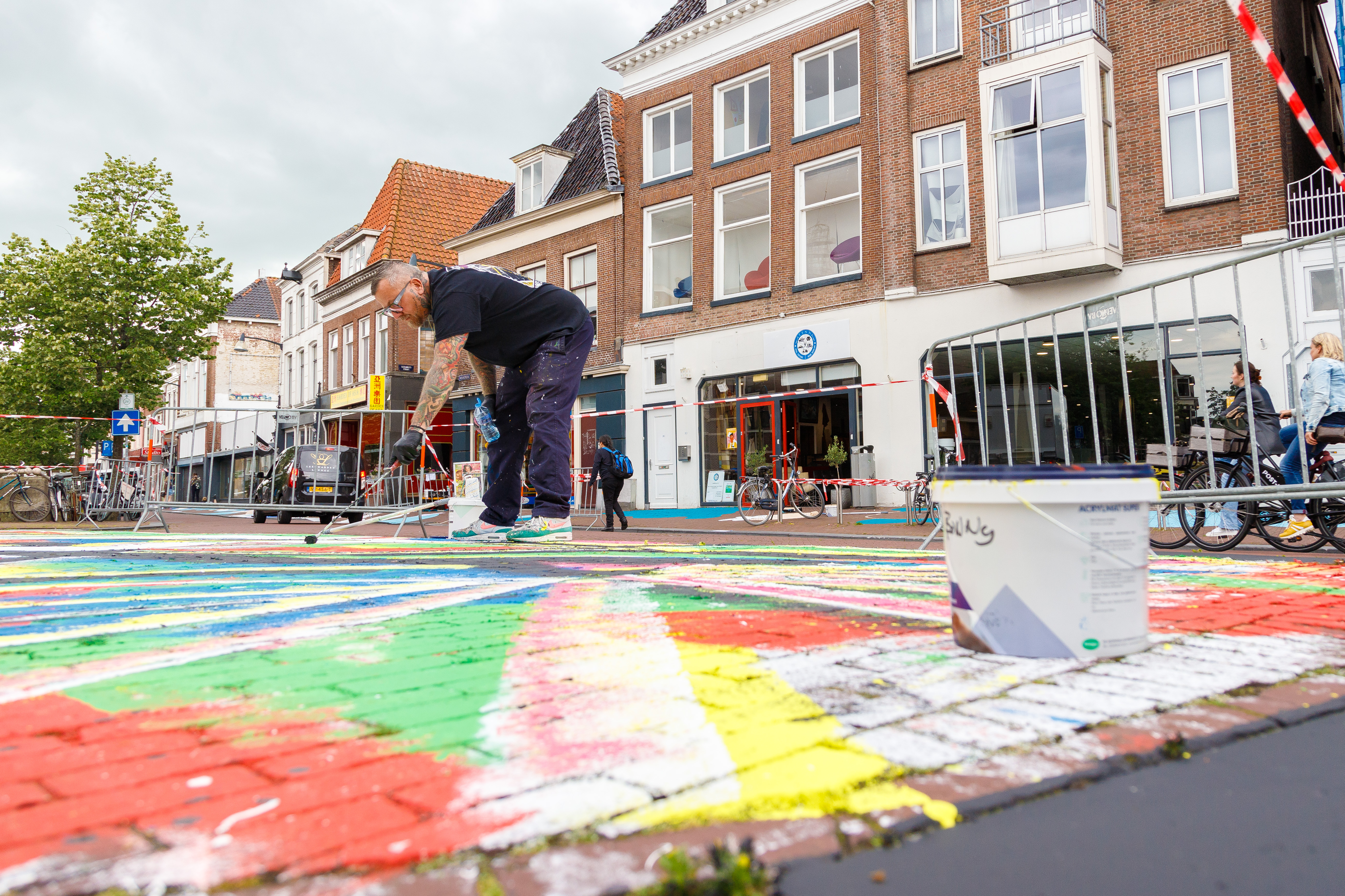 Dat ziet er mooi uit! Zeven kunstenaars fleuren Leeuwarden op met kleurige streetart