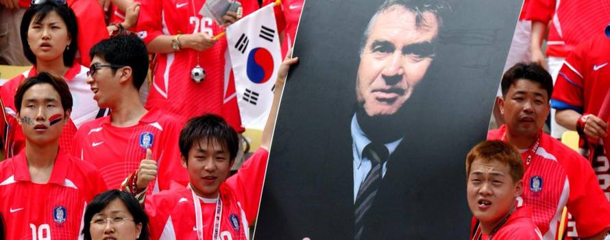 Guus Hiddink opent grote Koreatentoonstelling in Keramiekmuseum Princessehof