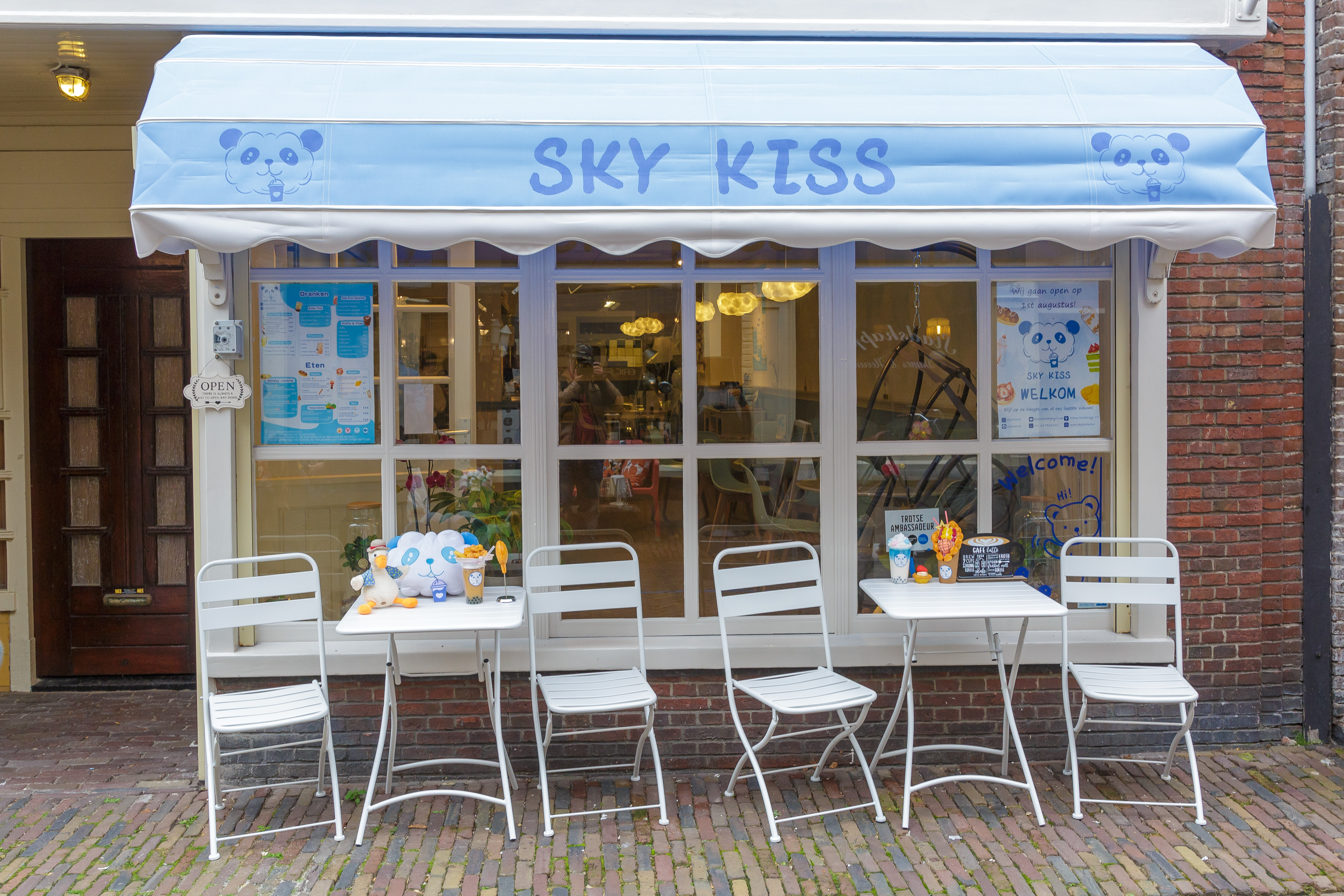 Kus de wolken bij Skykiss in de Kleine Kerkstraat