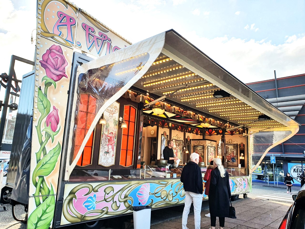 Gespot! De oliebollenkraam staat weer paraat bij de Centrale