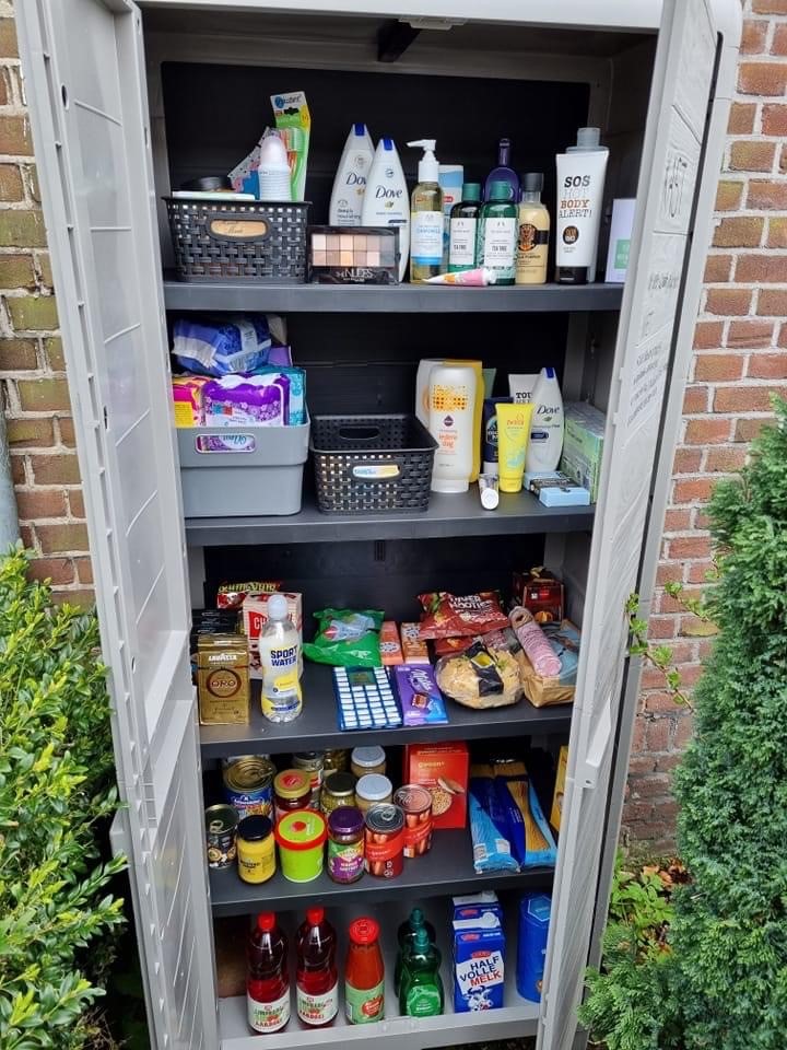 Super gaaf initiatief: aan de Bleeklaan staat sinds kort een weggeefkast