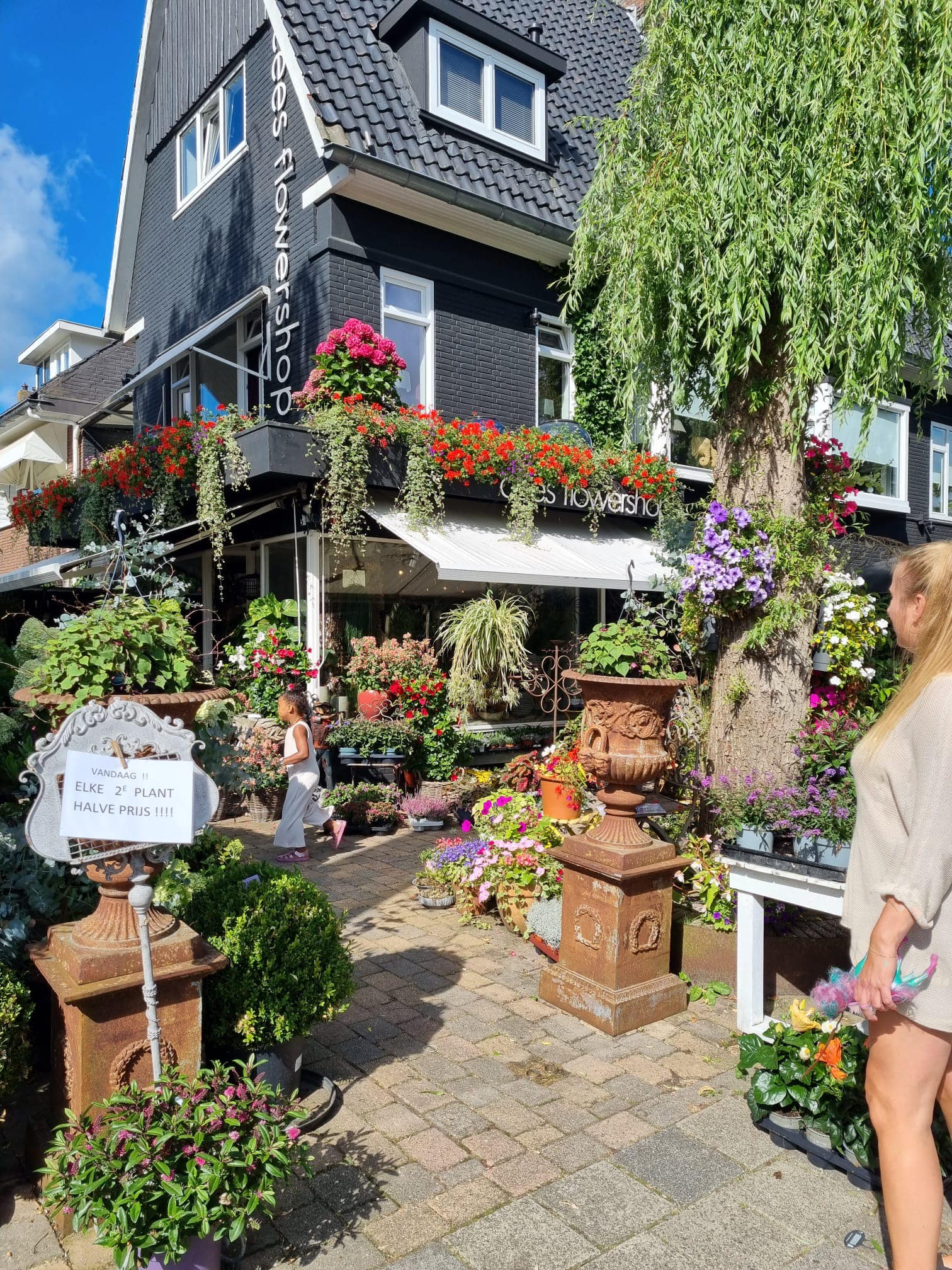 Na vijftig jaar komt er een einde aan één van de bekendste bloemenzaken van Leeuwarden: Cees Flowershop stopt per 1 december