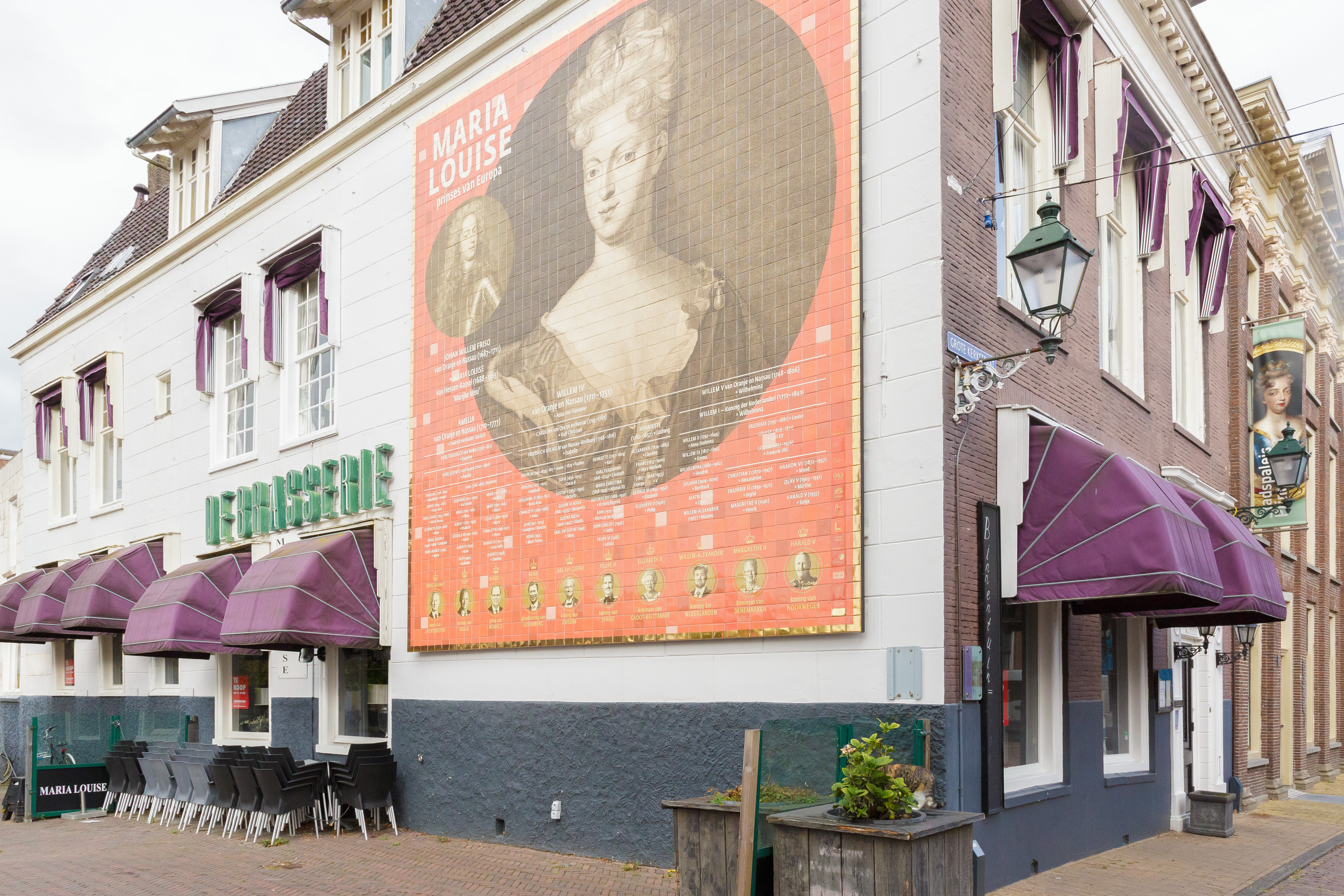 Pand van Brasserie Maria Louise in de Grote Kerkstraat staat te koop