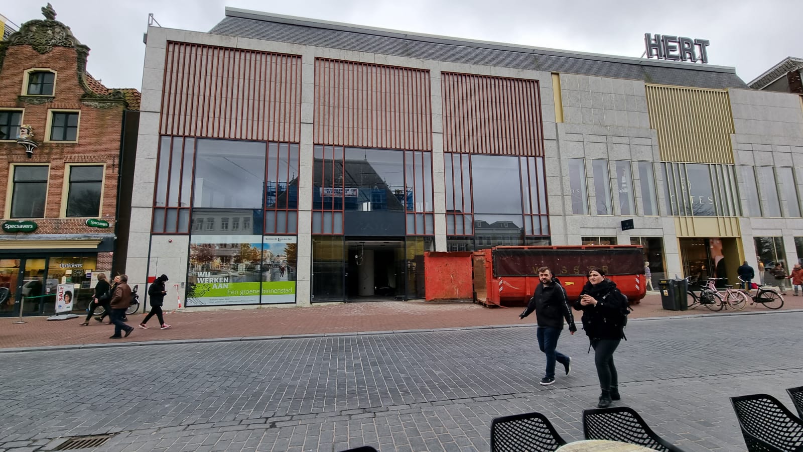 Kledingzaak Vila verhuist naar het oude V&D-pand