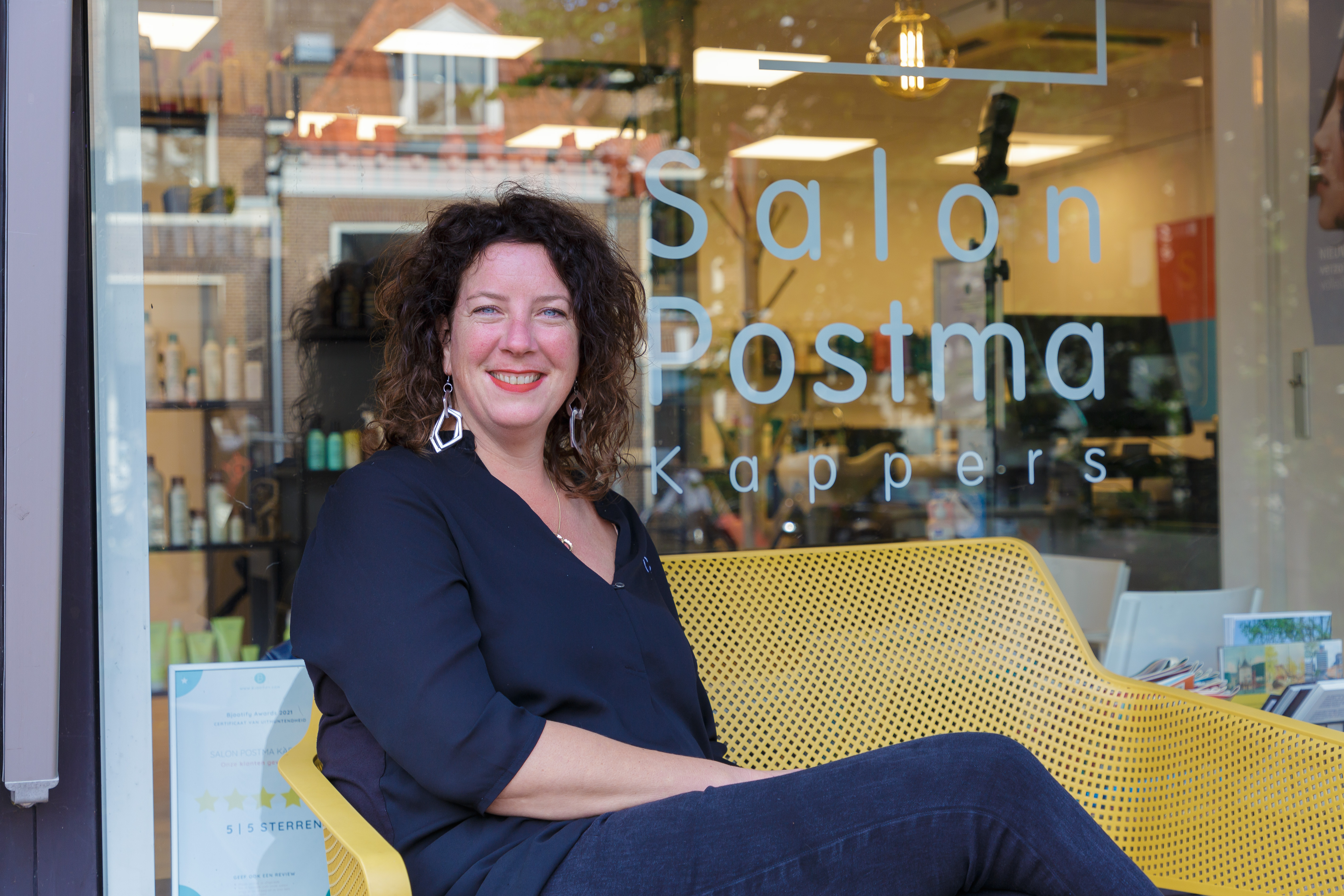 Een frisse nieuwe haarkleur vind je bij Salon Postma Kappers