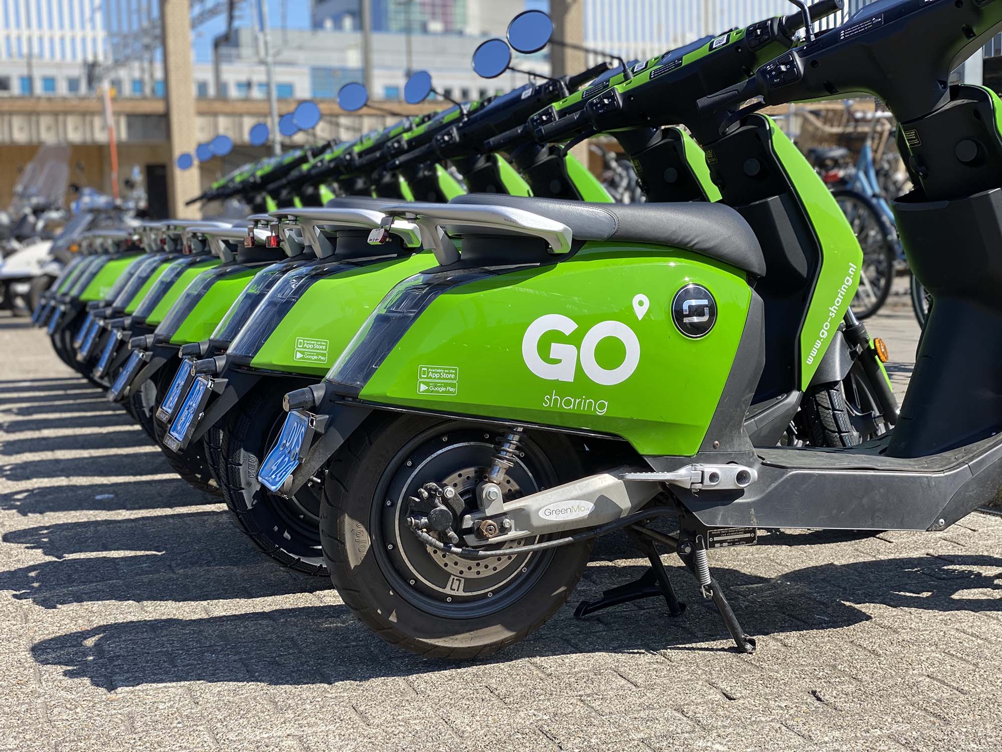 Uitslag Stelling van de Week: deelscooters en -fietsen overbodig in Leeuwarden? Nee hoor, 'maar betere parkeerplekken zijn wel nodig'