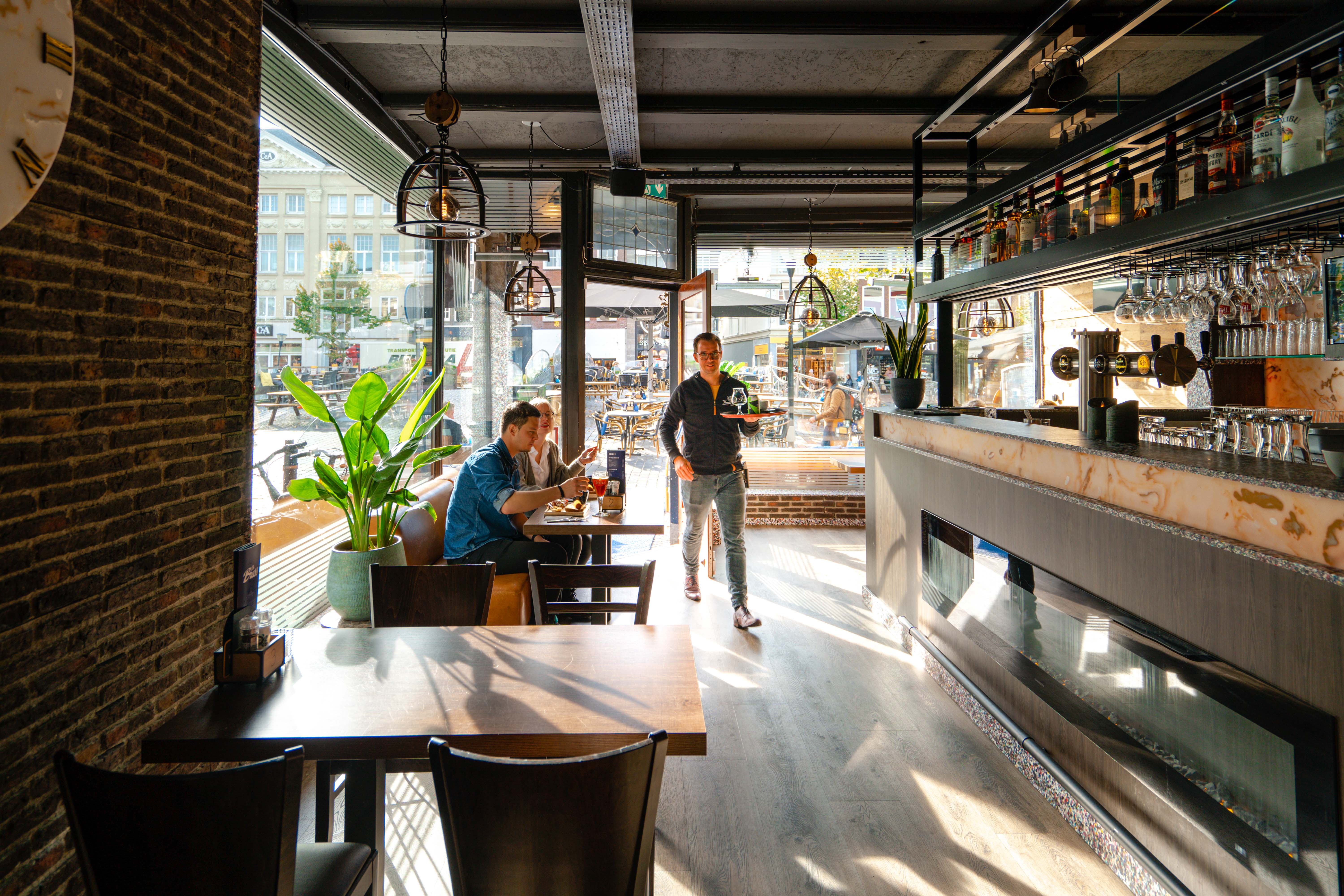 Grand Café de Brass: een All day menukaart en de ideale plek voor studenten en jongeren