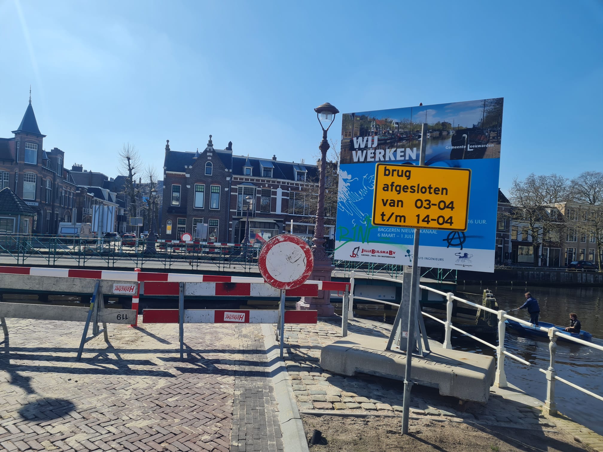 Zo gaat de Eerste Kanaalsbrug bij de Blokhuispoort open | Video
