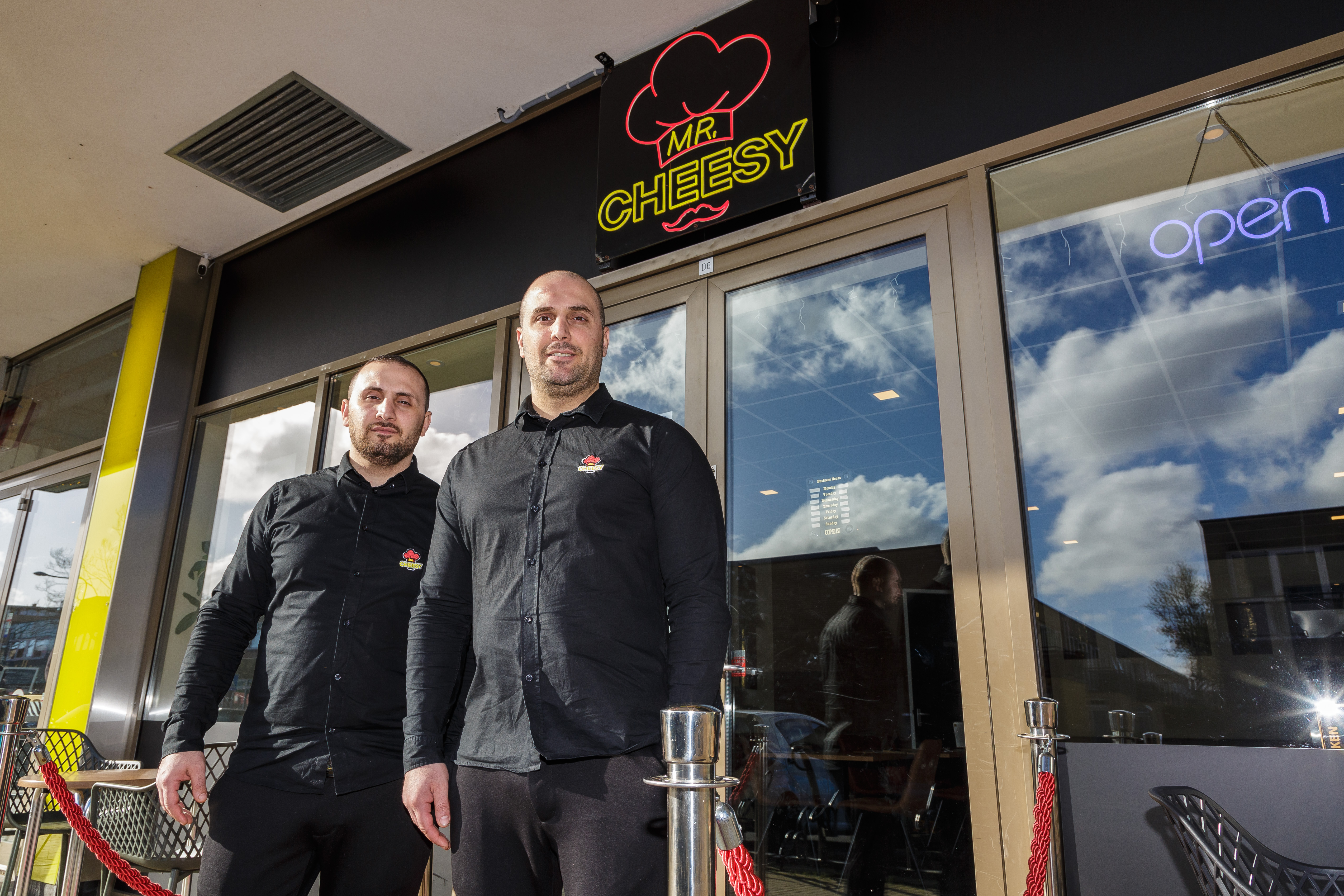 Ontdek de smakelijke wereld van Mr. Cheesy's vernieuwde menukaart"