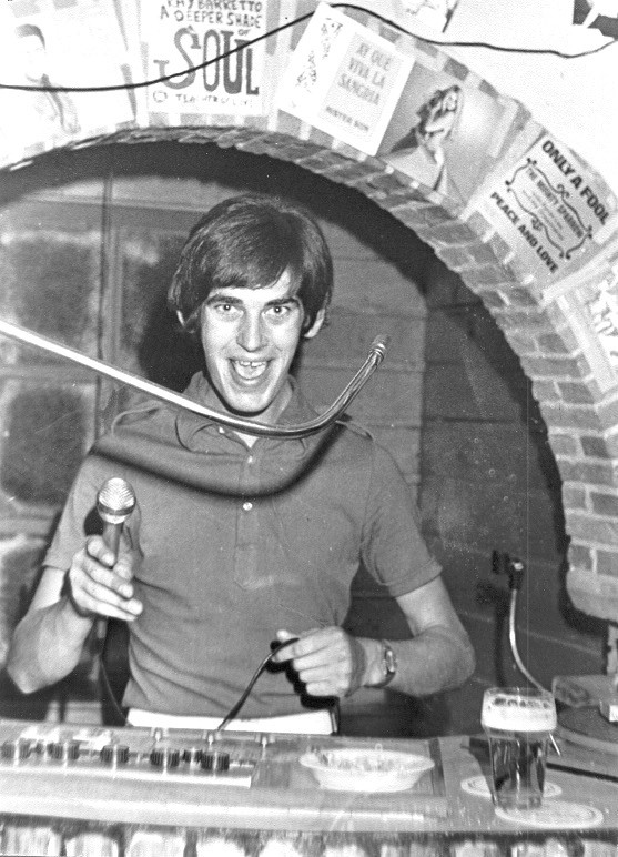 Historisch Centrum Leeuwarden krijgt Gouden Microfoon van overleden Sierk Goedemoed