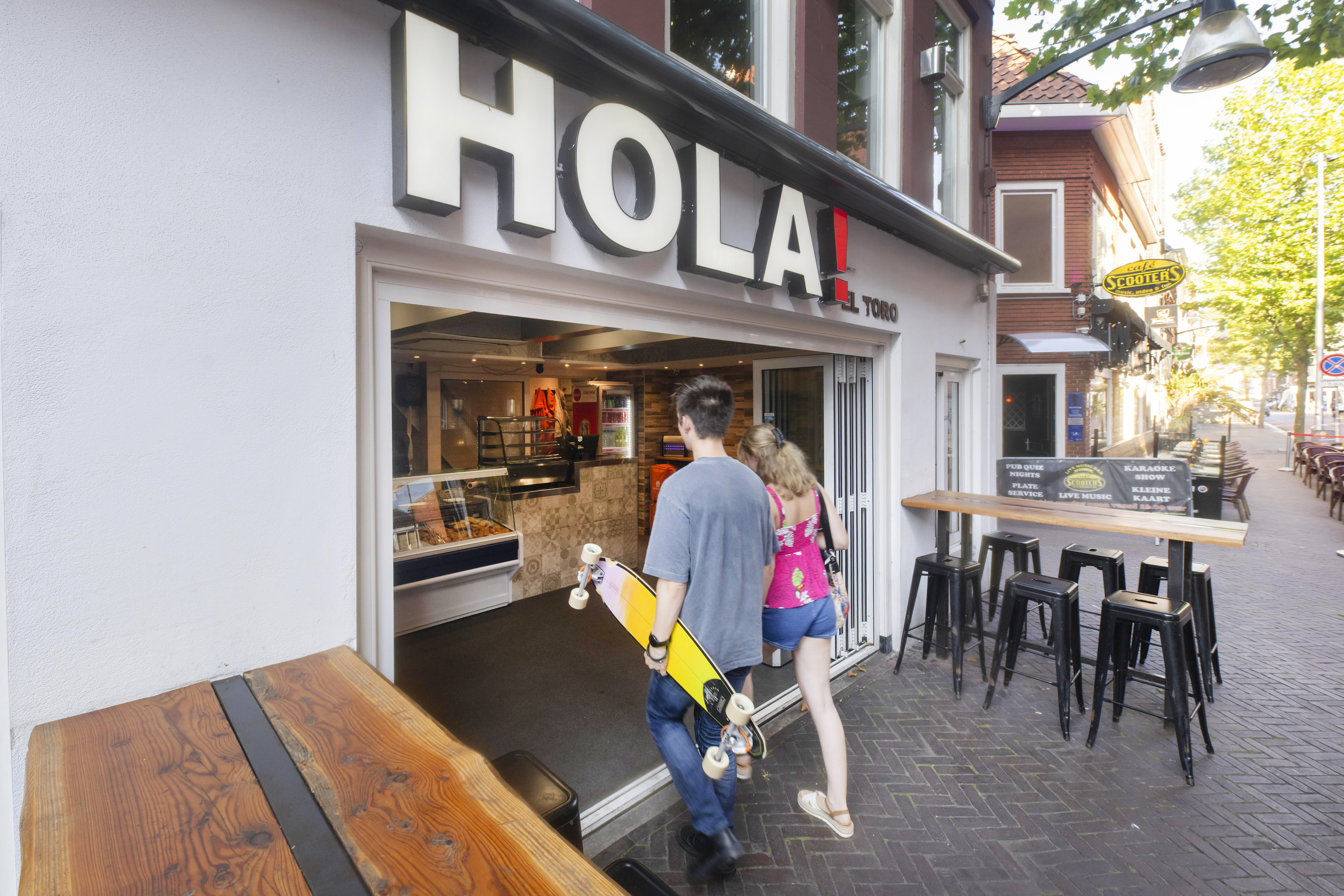 Verse friet en burgers bij Snackbar Hola