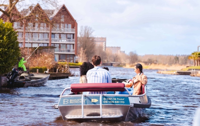 Snelvaren verboden op de Leeuwarder grachten: 6 km/u nu de norm